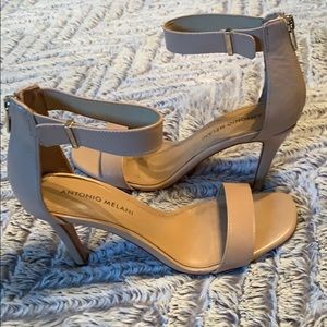 Antonio Melanie Heels